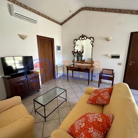La Mansarda Di Via Galilei Apartment Porto Torres Luaran gambar